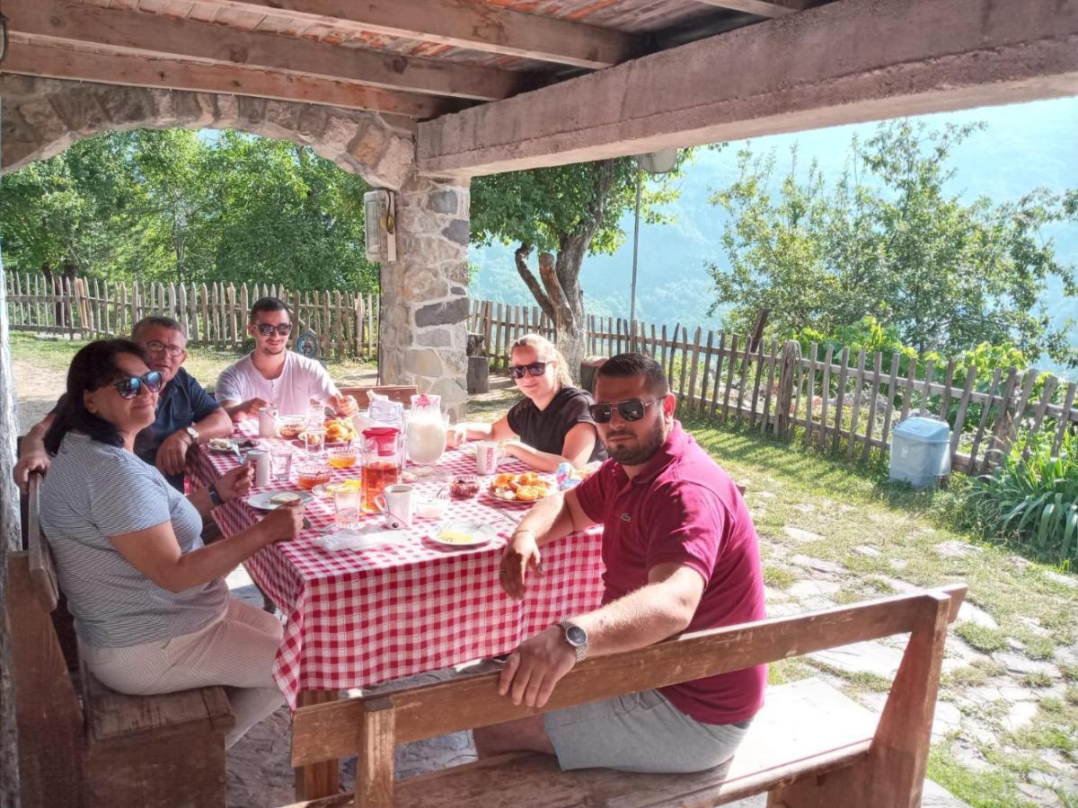 Bujtina Carku Hotell Theth Exteriör bild