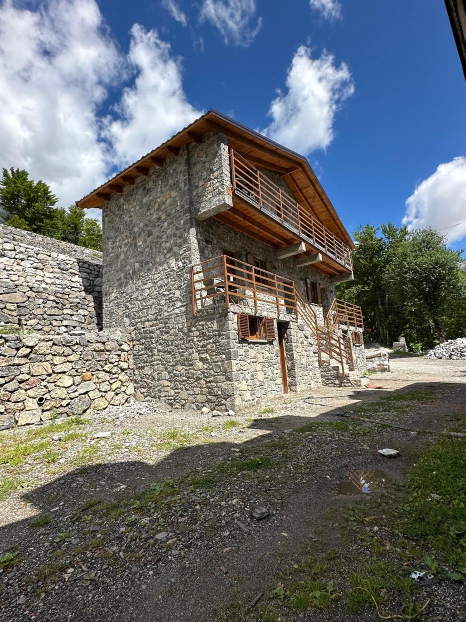Bujtina Carku Hotell Theth Exteriör bild